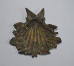 CENDRIER en bronze en forme de coquille à décor feuillagé
14...