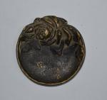 CENDRIER en bronze à décor de rose
10 x 10 cm