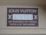 Louis VUITTON
Modèle Bisten
Valise de voyage en toile monogrammée, numérotée 878394....