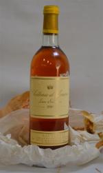 Château d'Yquem - une bouteille - 1980 (étiquette légèrement marquée,...