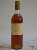 Château d'Yquem - une bouteille - 1969 (niveau très légèrement...