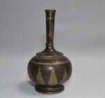 ART OTTOMAN
Vase soliflore à large panse en bronze à décor...