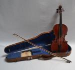 VIOLON et un archet
L. (violon): 36 cm L. (archet): 74...